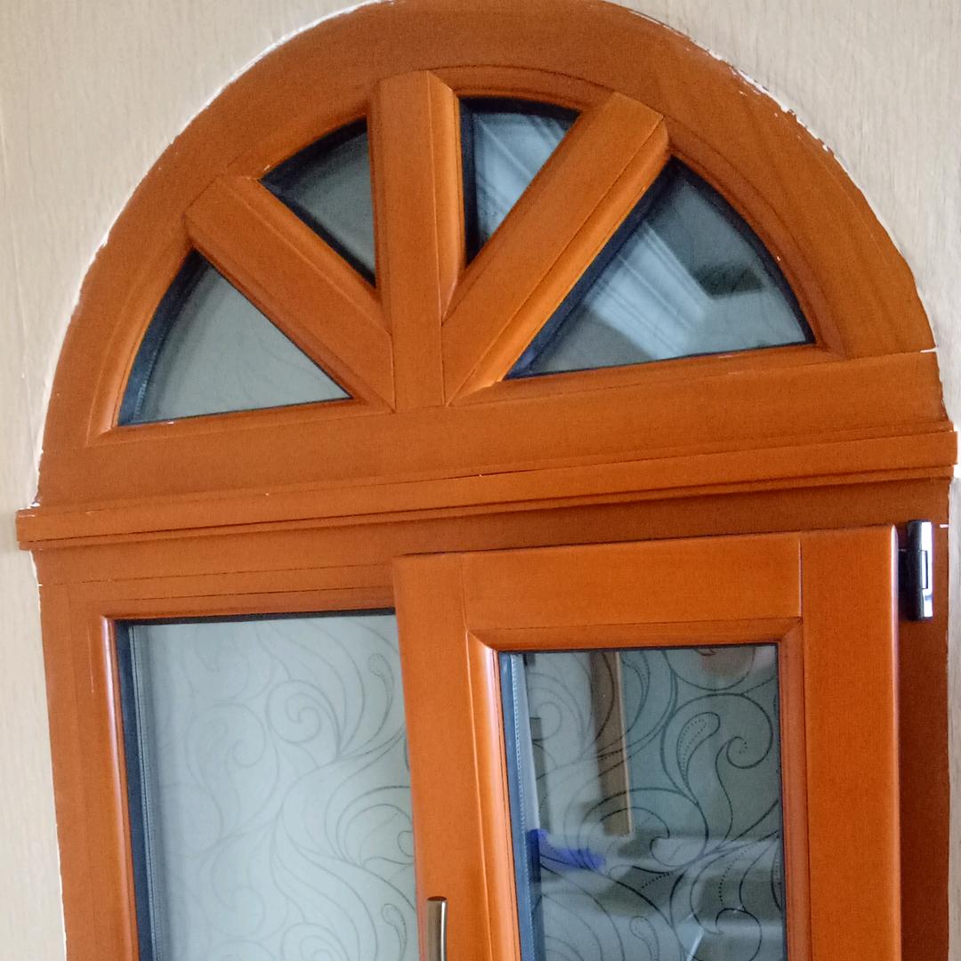 先锋路居然之家鹿牌铝包木窗