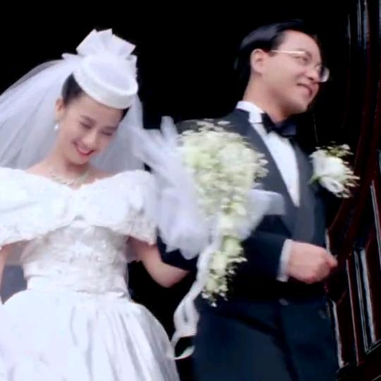 给友谊的小树浇点好吃的吧