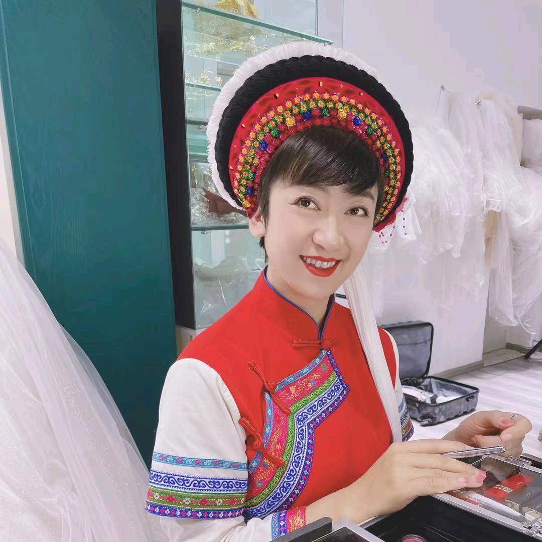 月月（越悦碧茧）