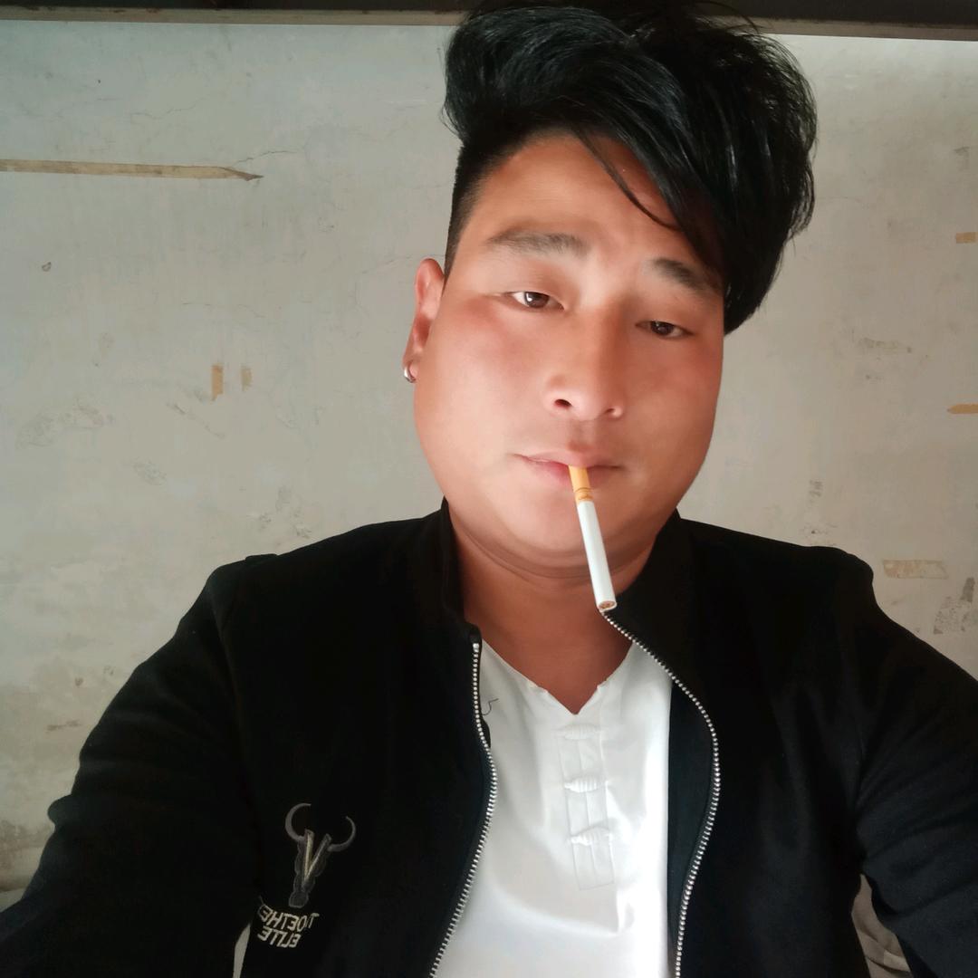光。 军。    辉