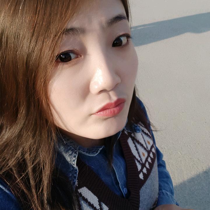 大眼睛的丫头