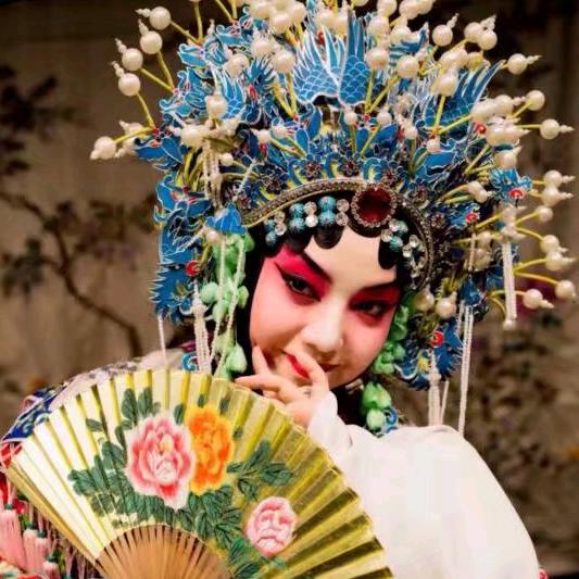 清华青衣胡馨元
