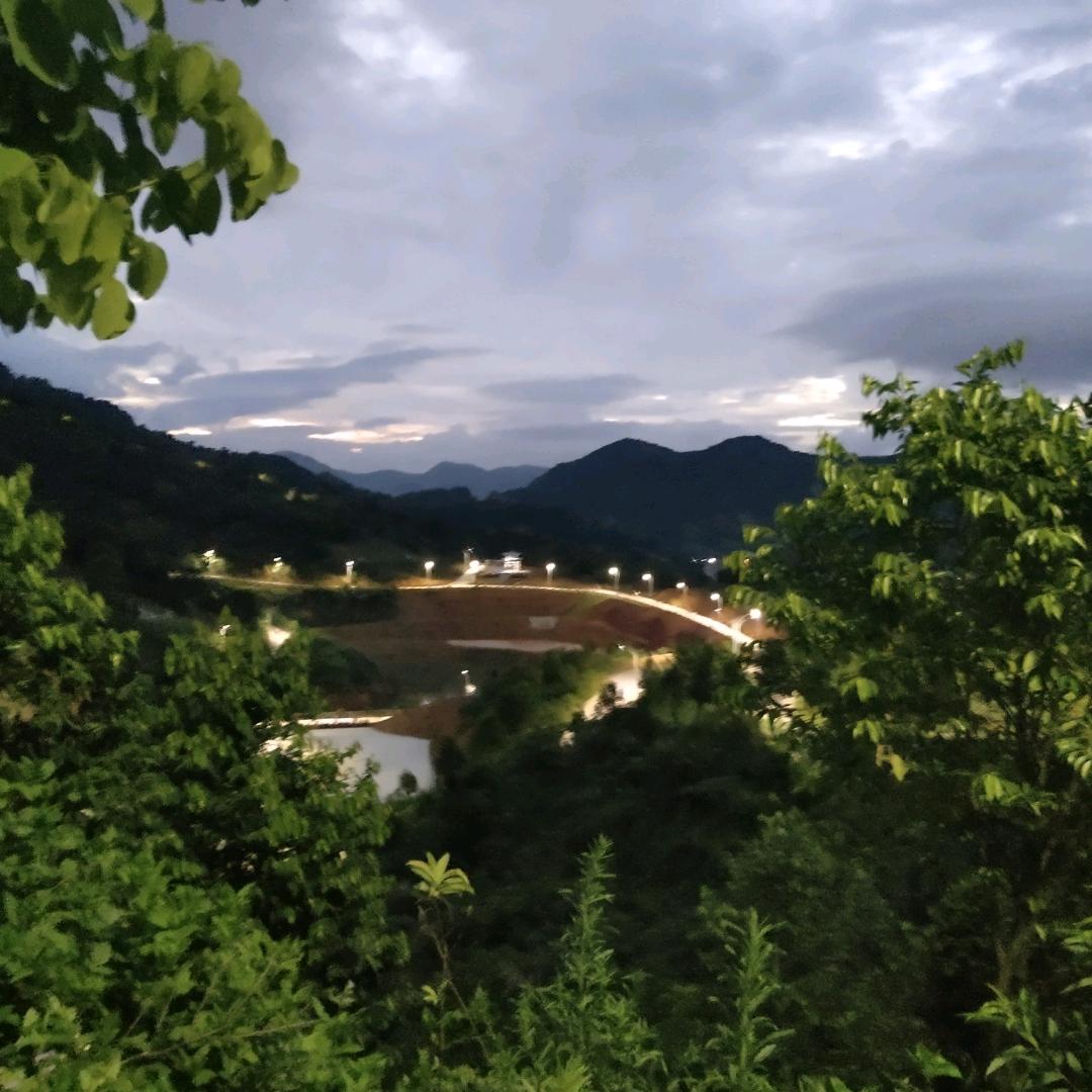 微微砂锅麻辣烫芳草园店