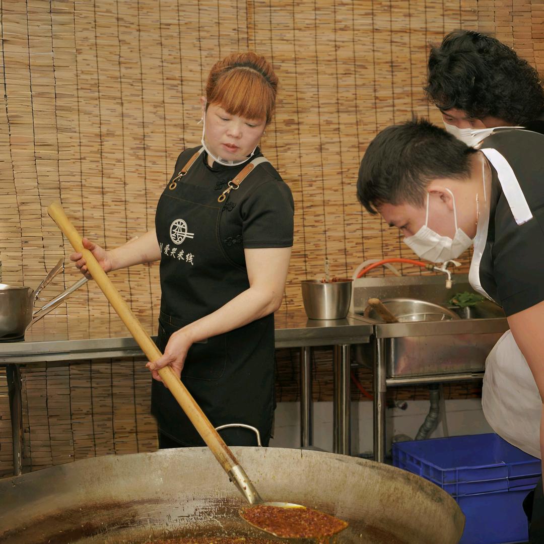 吴姐-刘爱哭米线