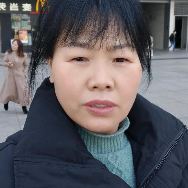 德满鑫集团公司建别墅的群姐