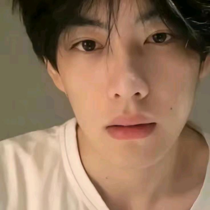 李震