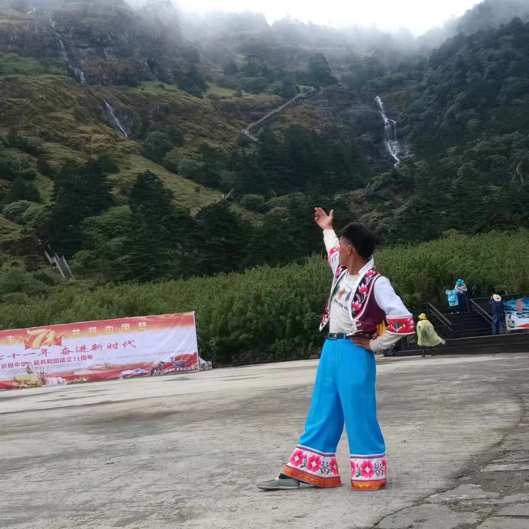 转龙左脚舞神帅哥