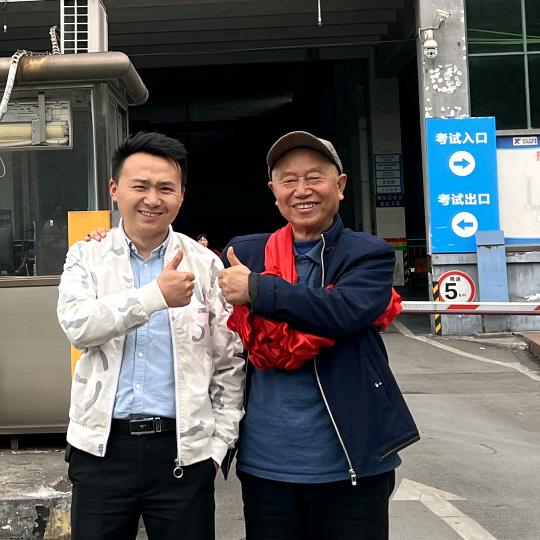 罗车车@