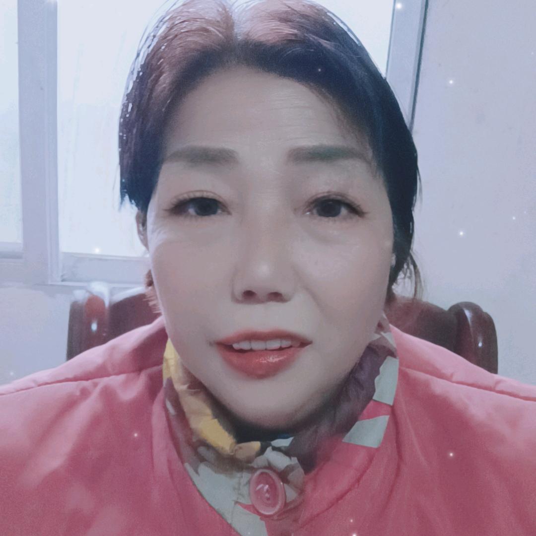 候彩英