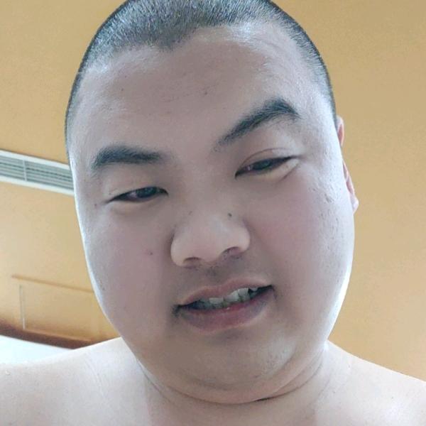 头大下雨不打伞