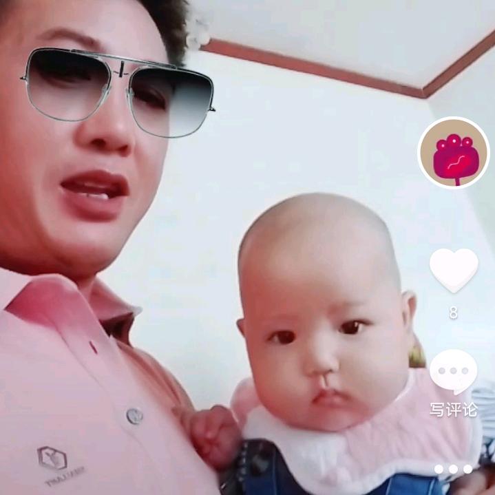 蝴蝶翩翩起舞，牡丹鲜艳，月光奏鸣声