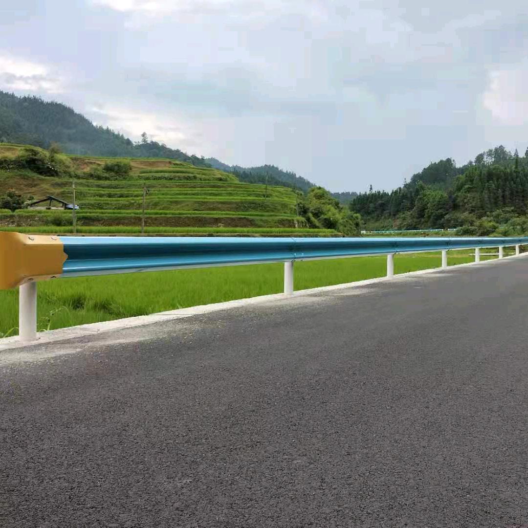 贵州波形护栏厂家—鑫路交通