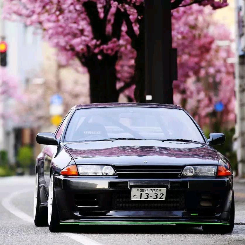 低调899