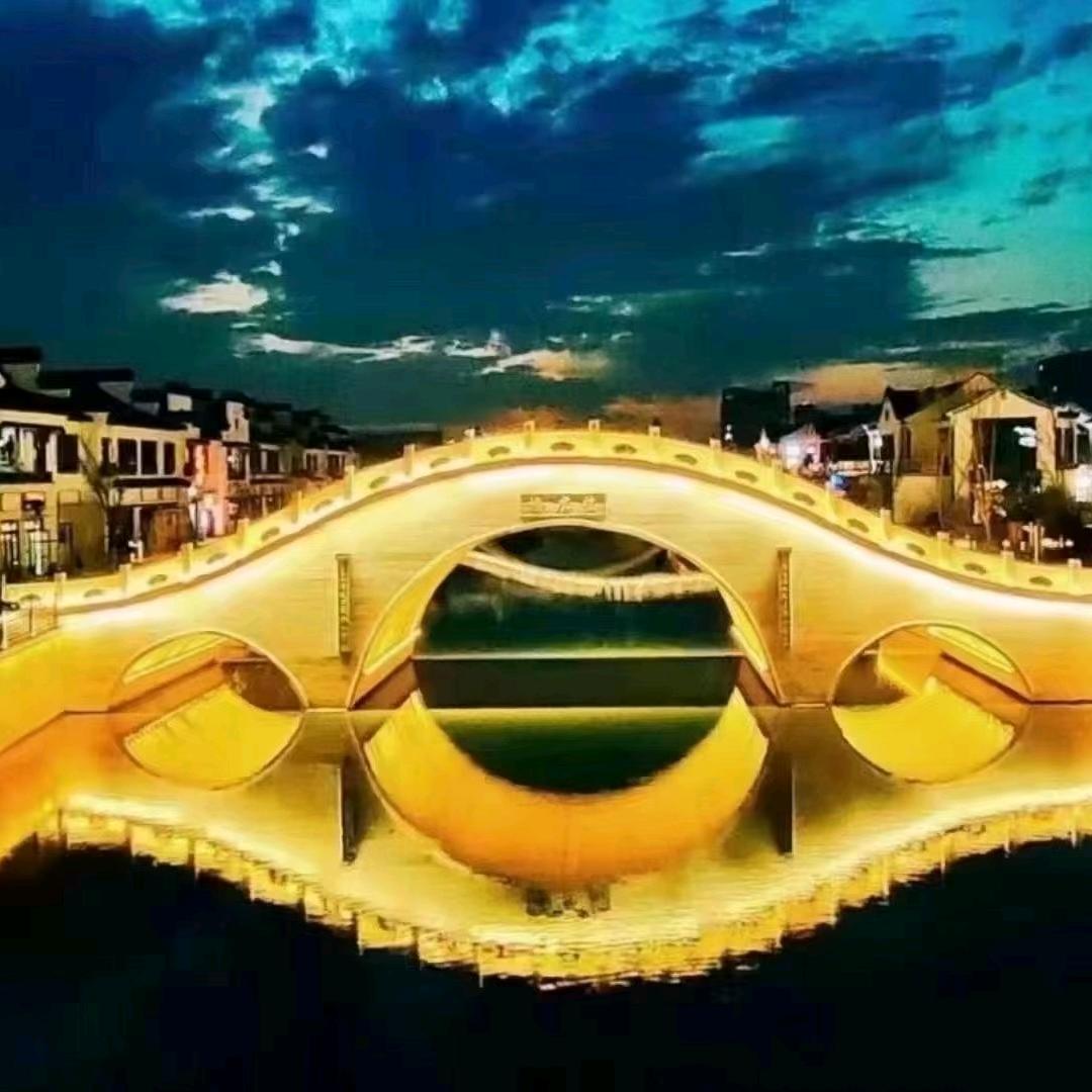 $《 在路上》
