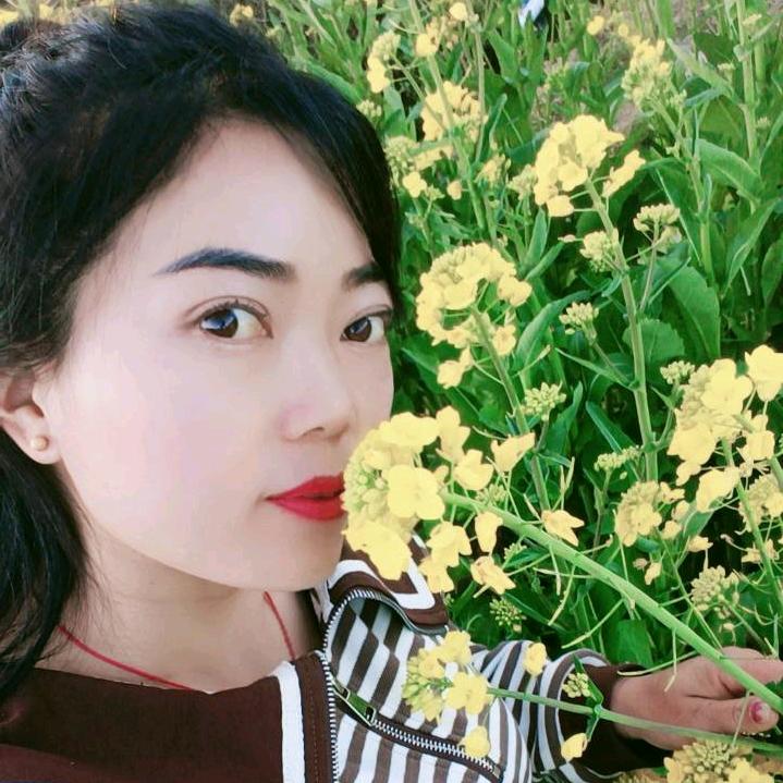 卖撒撇，顺江烧肉米线，多种果茶，炸鸡汉堡