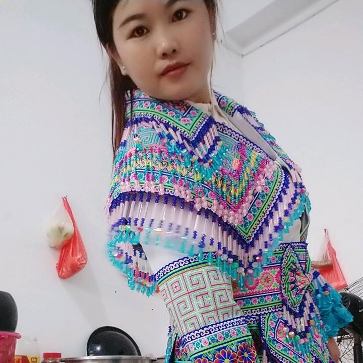 苗族小姐姐