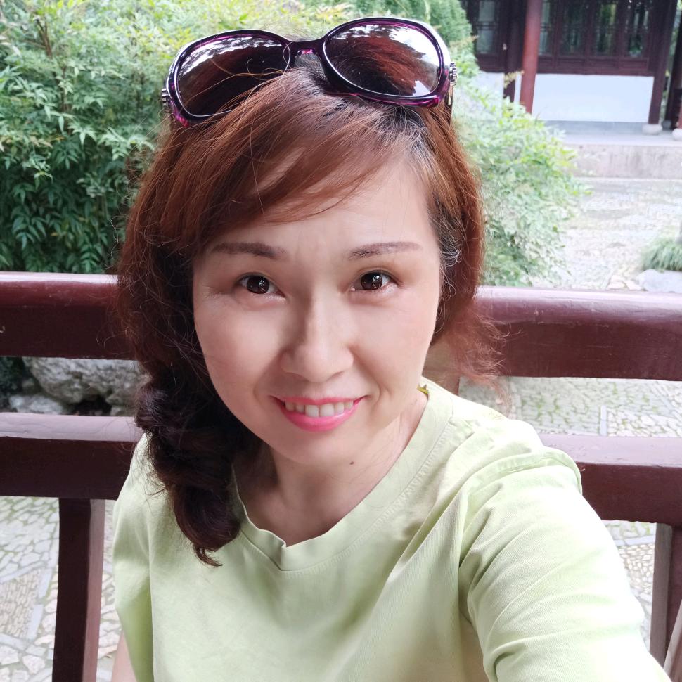 彩伊