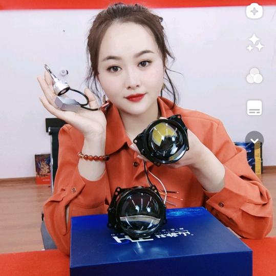 卖车灯的小姐姐