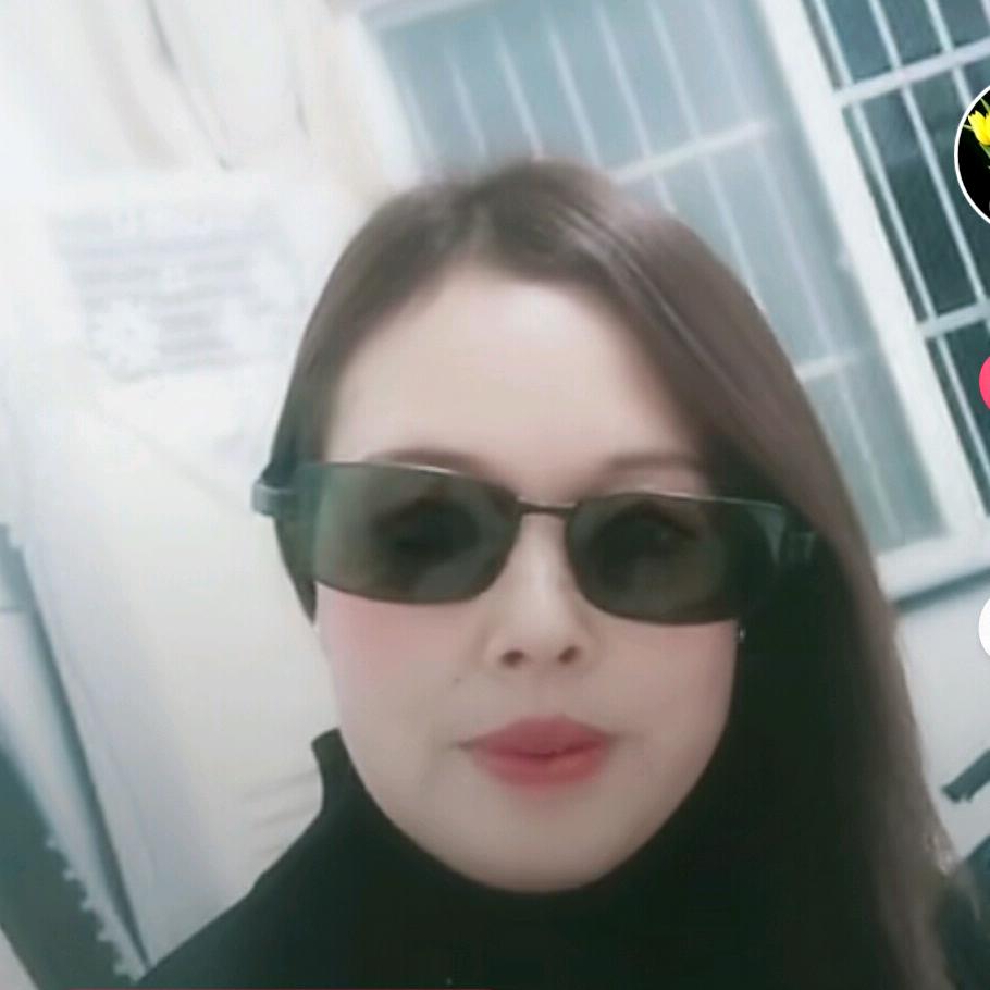 华