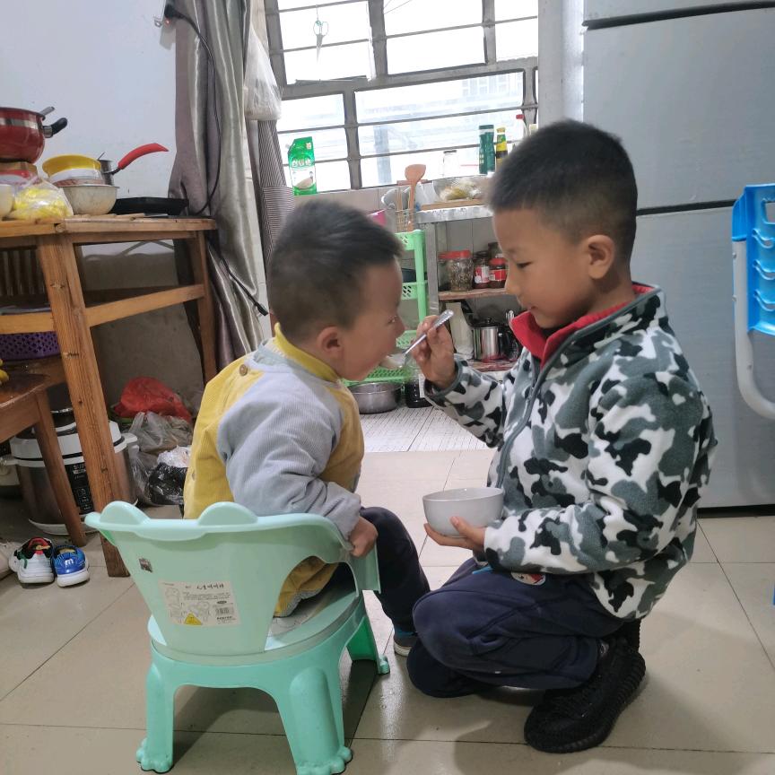 家有二宝     晨哥铭弟