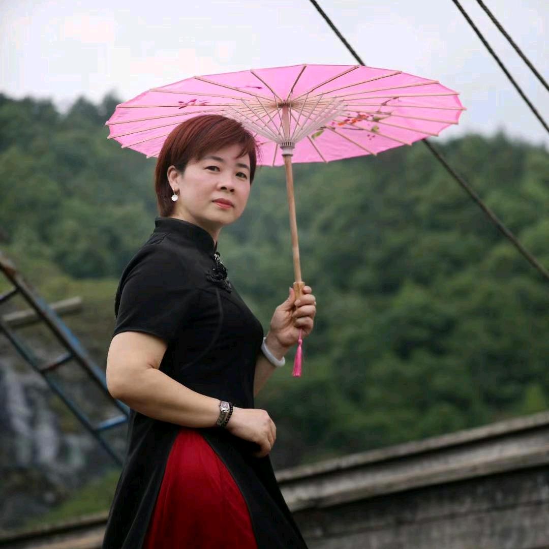 茉莉八月