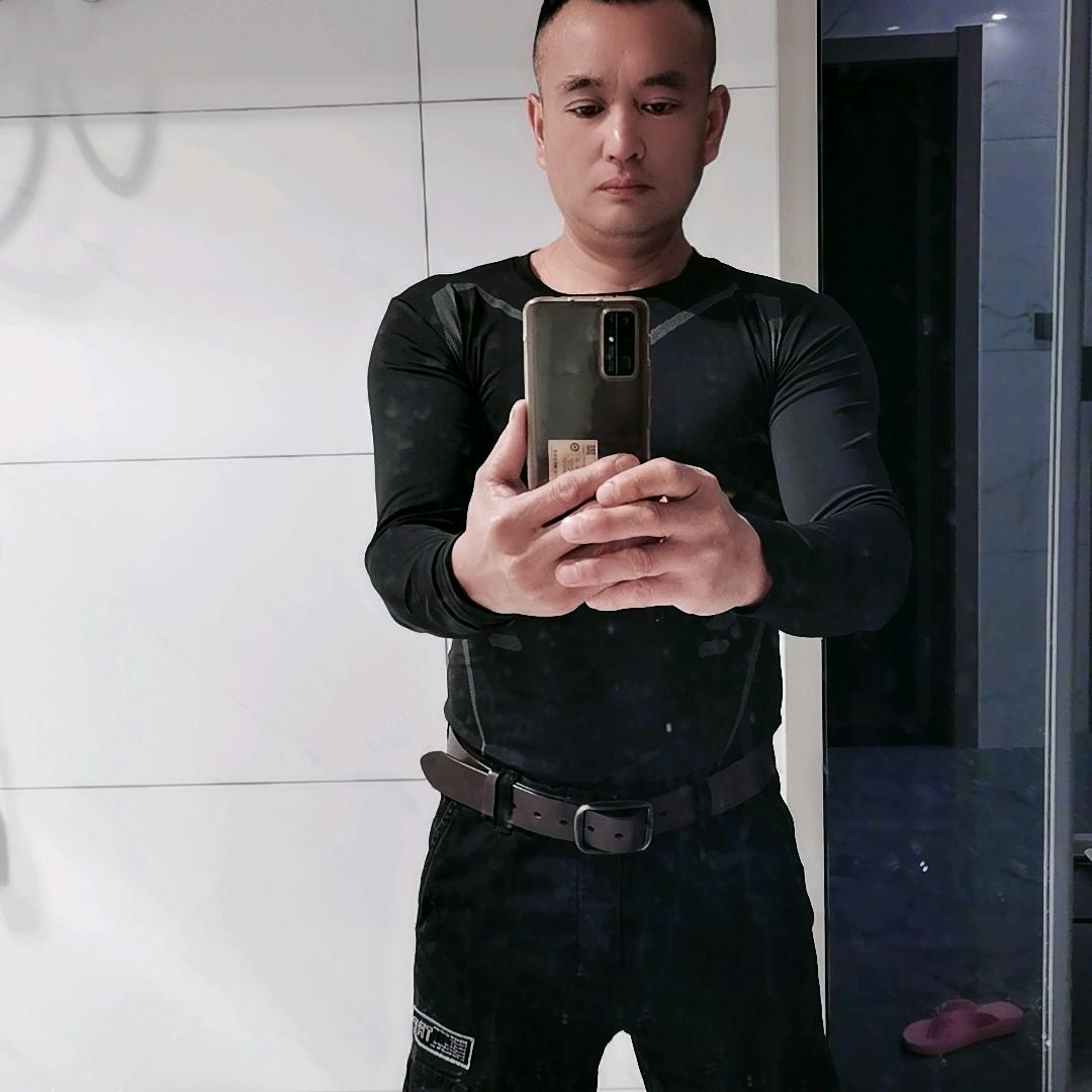 快乐的养🐷老汉，热爱运动，＜请勿连赞＞