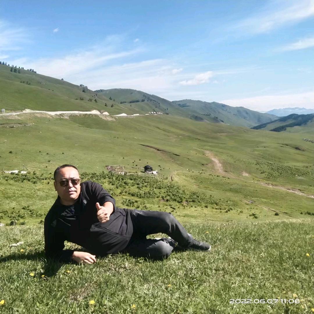 歌手  阿尔哈吾别克  t