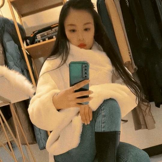 做服装的小姐姐