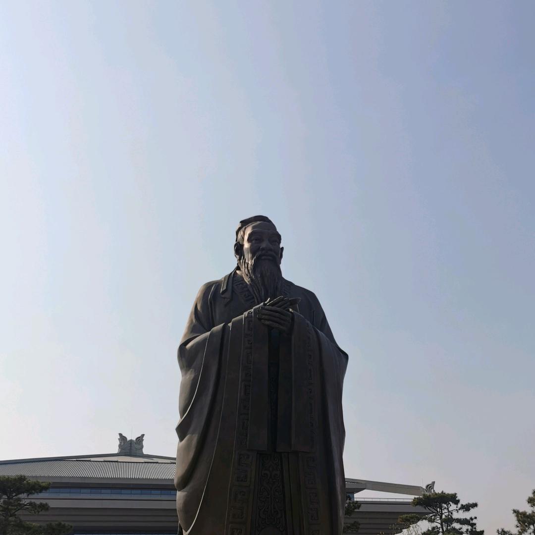 踏雪寻梅笑迎风