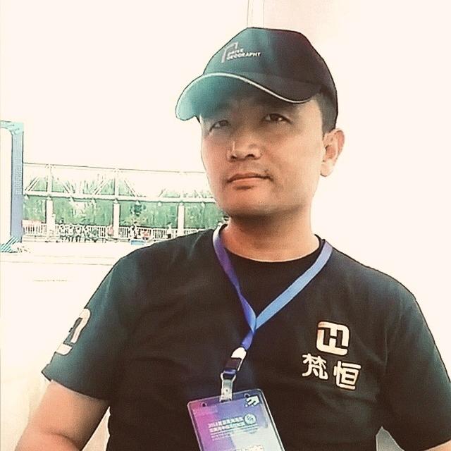 做汽车租赁的余先生-青海梵恒租车