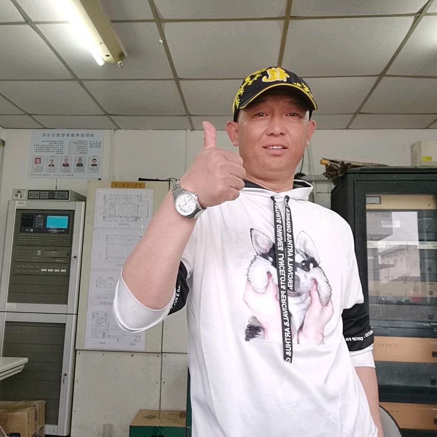 美酒🍻爱上了酒杯