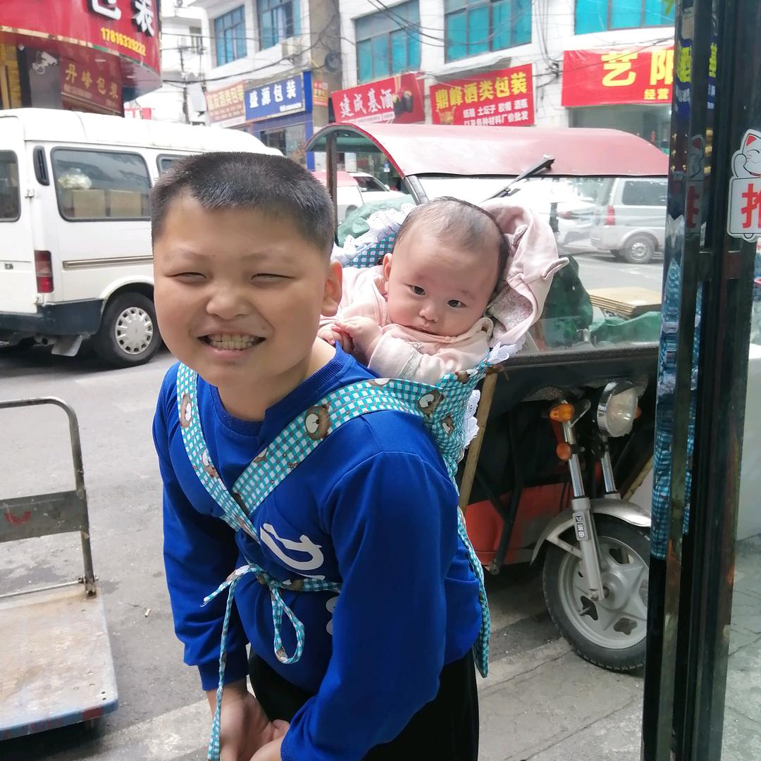 大宝仁杰，小宝楚峰