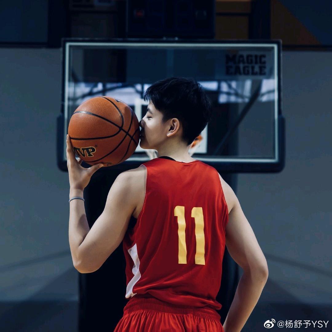 我不是朵拉。