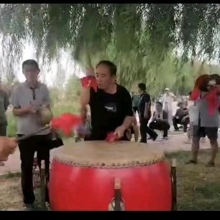农村二哥（民族大鼓爱好者）