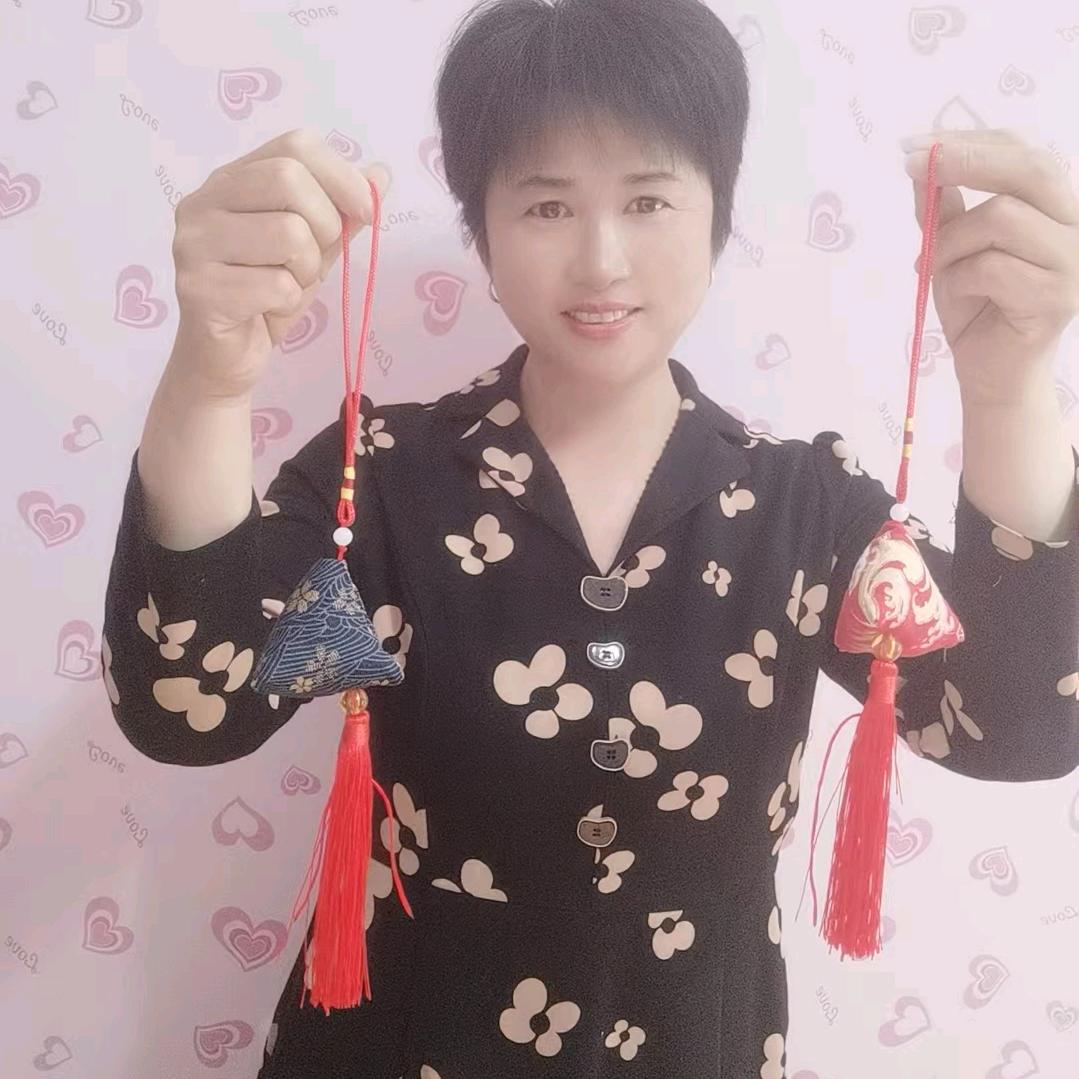 我就做一件事，希望你们健康和美丽。