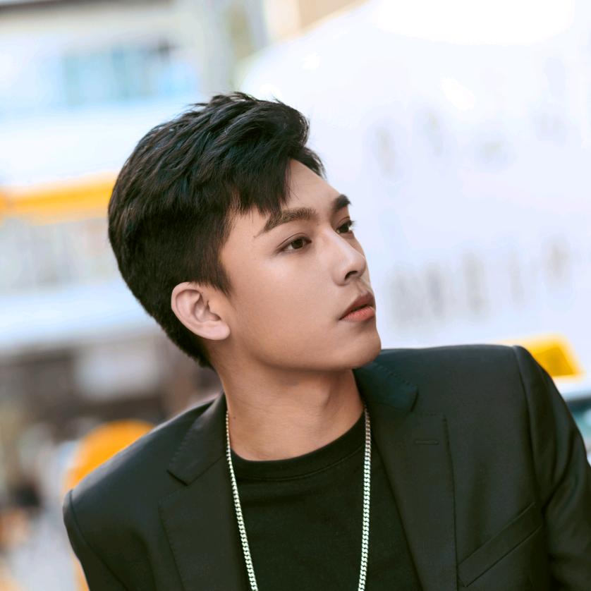 国潮鞋服特卖仓