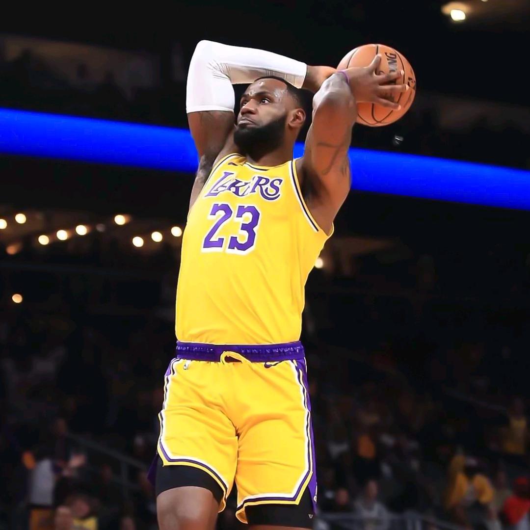 詹无不胜KingJames