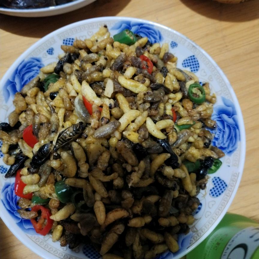 蜂蛹世家