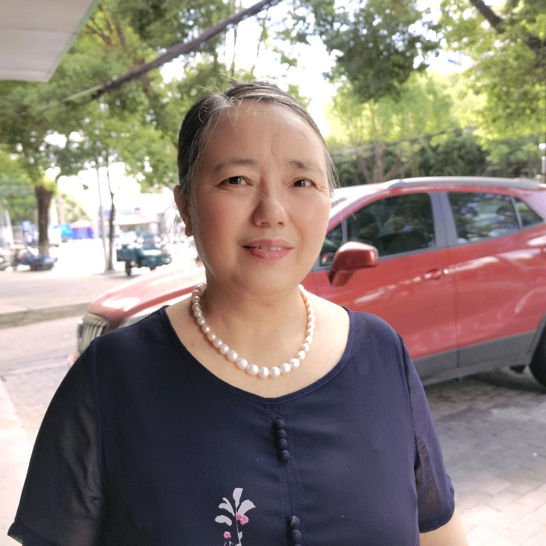 英英姐2点10分