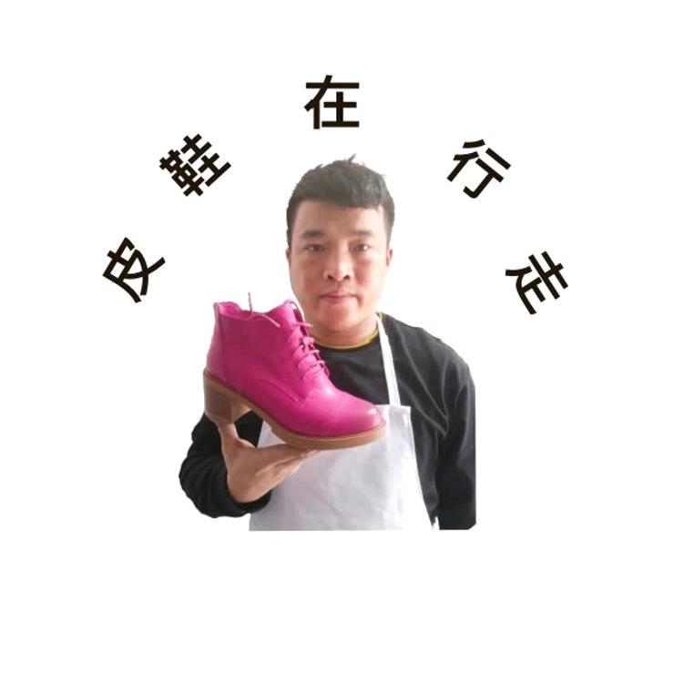 皮鞋在行走