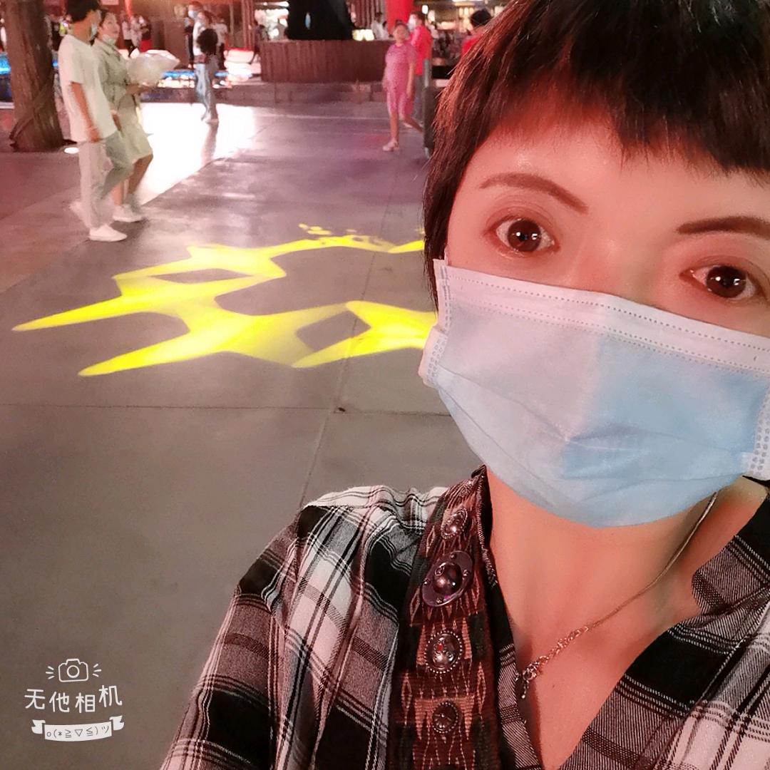 小何何