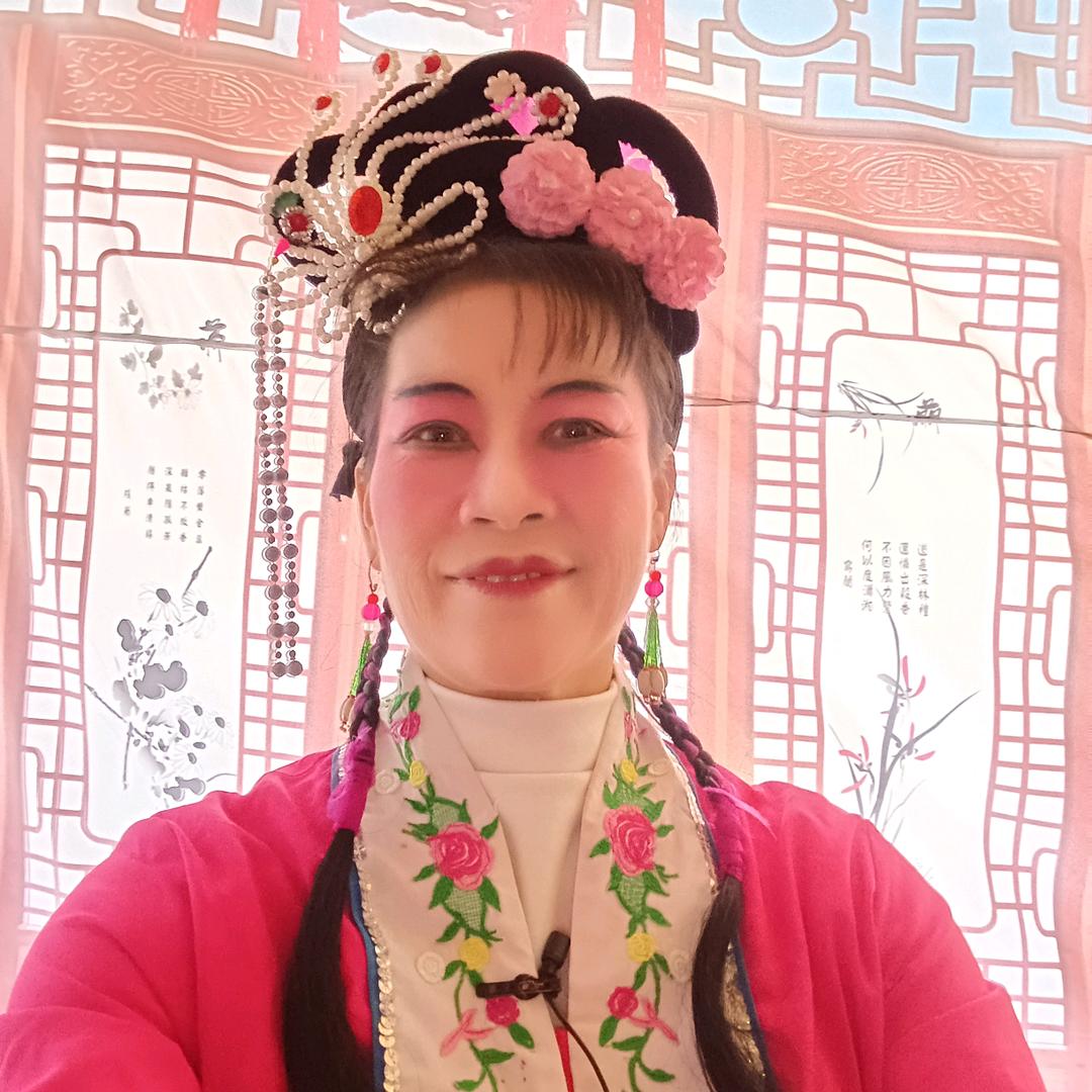 信丰县桃花采茶艺术团！团长:陈玉秀