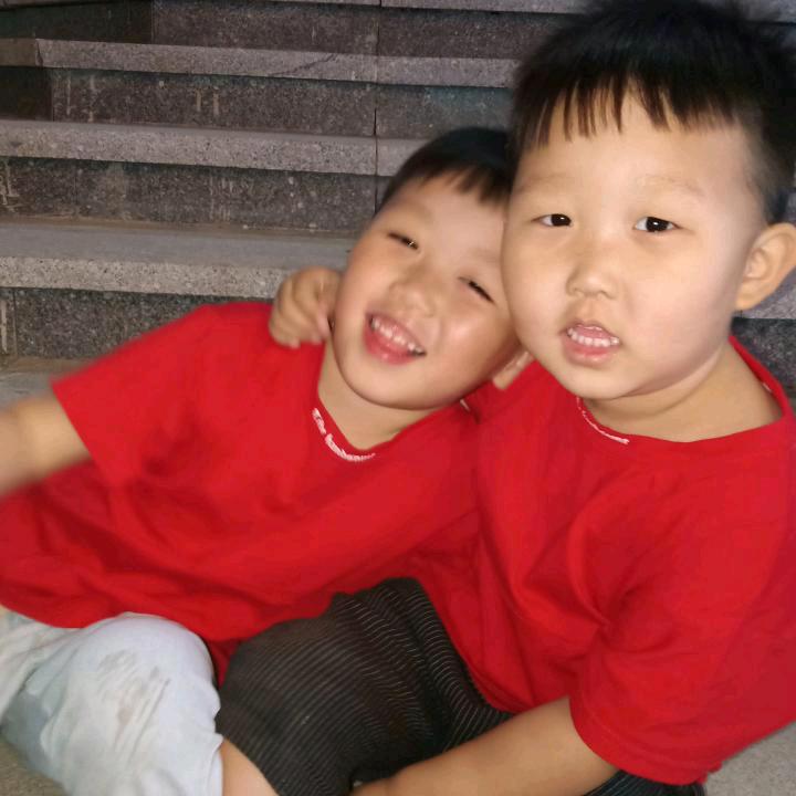快乐的俩孙子