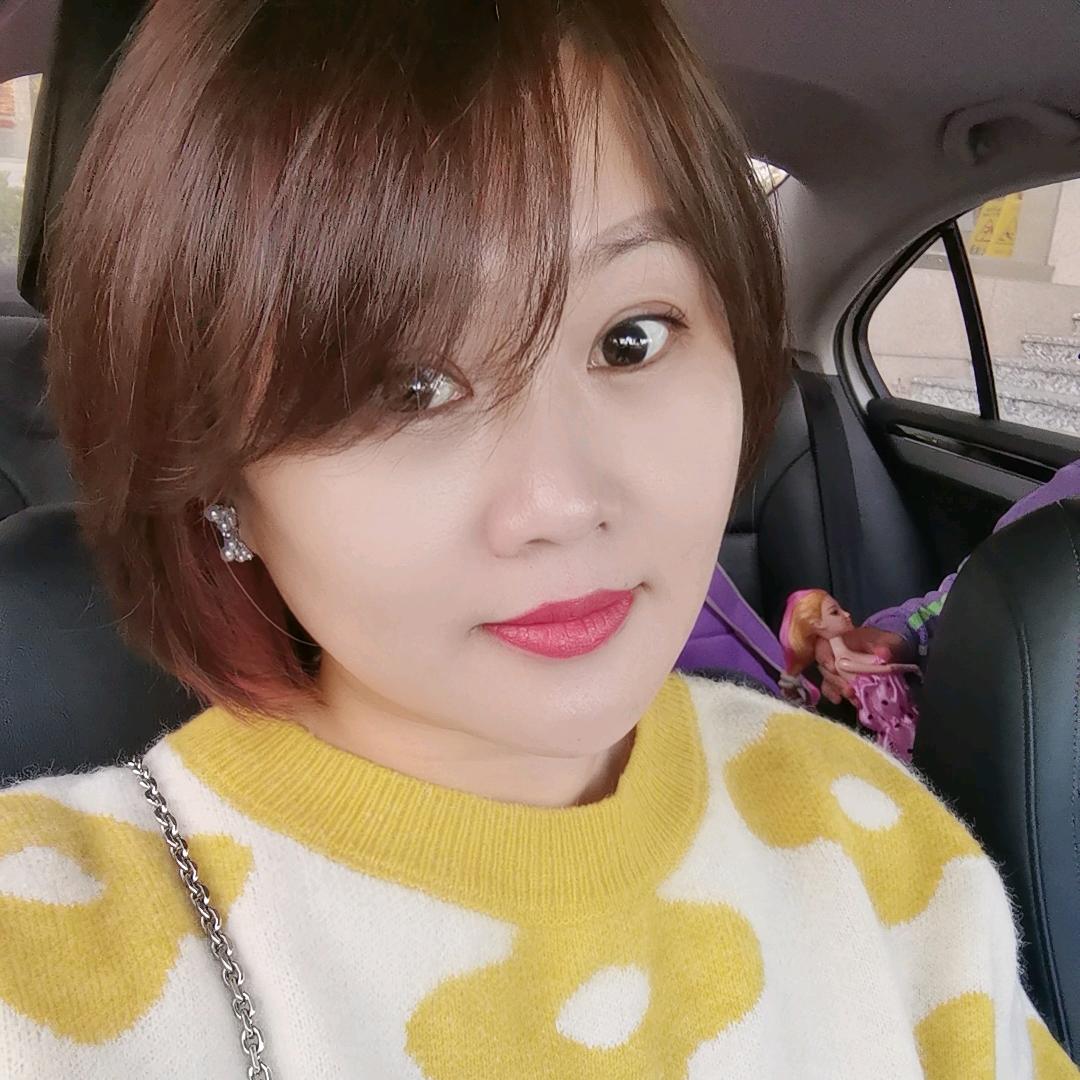 李莫莫