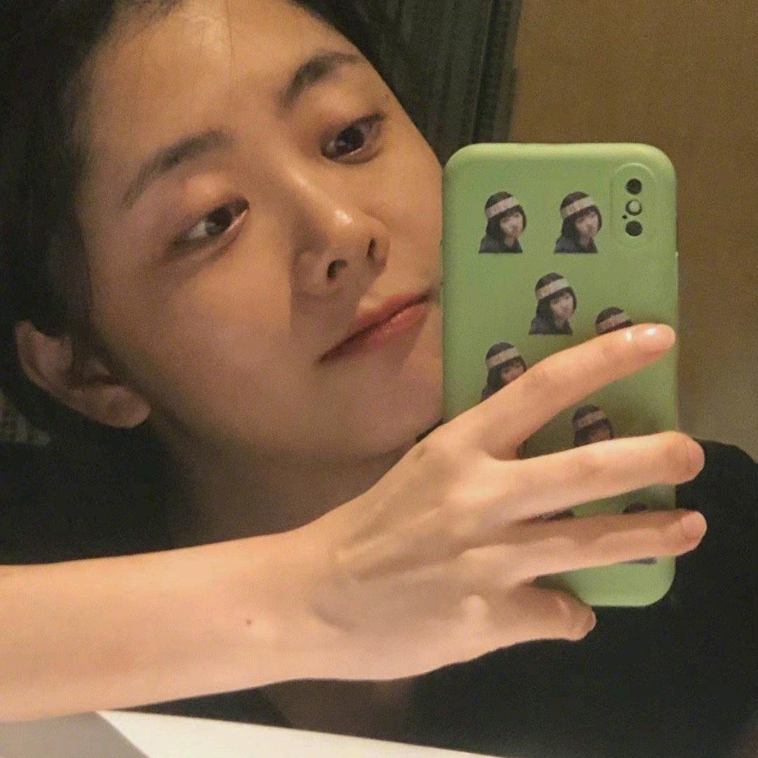 小秦小秦笑嘻嘻。