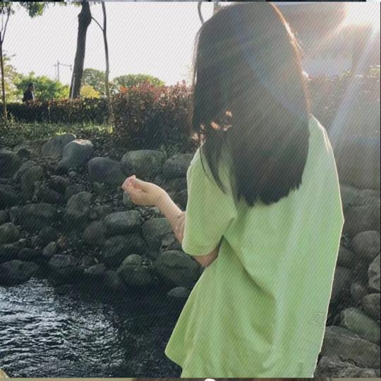 云南小姐姐在北京捡牛肝菌