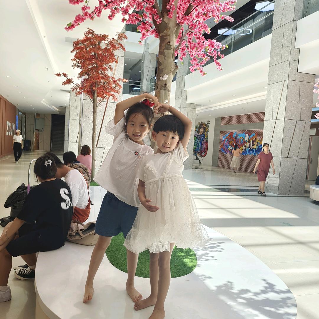 乐乐☜╭(╯ε╰)╮