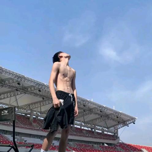 表伟