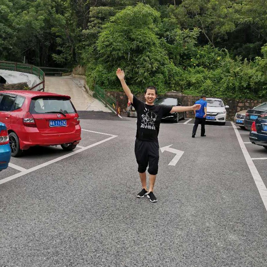 钟建，四川抹灰工
