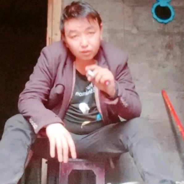 落难见人心邓松